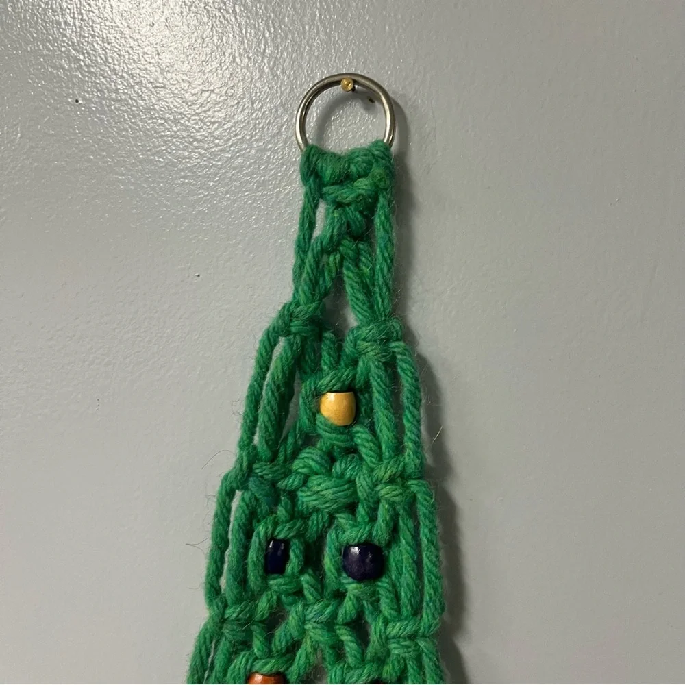 vintage macrame christmas tree green red wooden beads wall‎ hanging kitschy